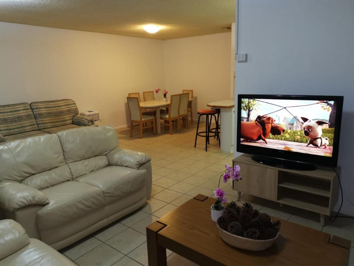Surfers Holiday Apartment *